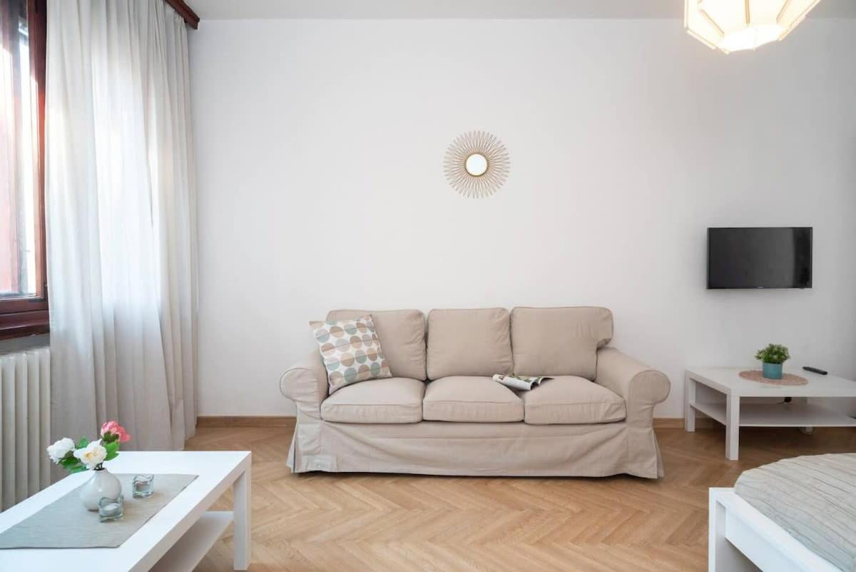 Convenient Apartment In The Heart Of Downtown Budapest Eksteriør billede