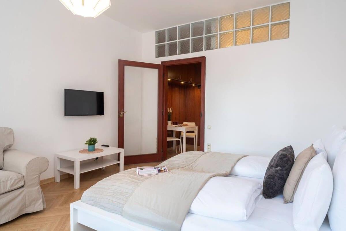 Convenient Apartment In The Heart Of Downtown Budapest Eksteriør billede